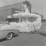 1956 LHS Homecoming float 02