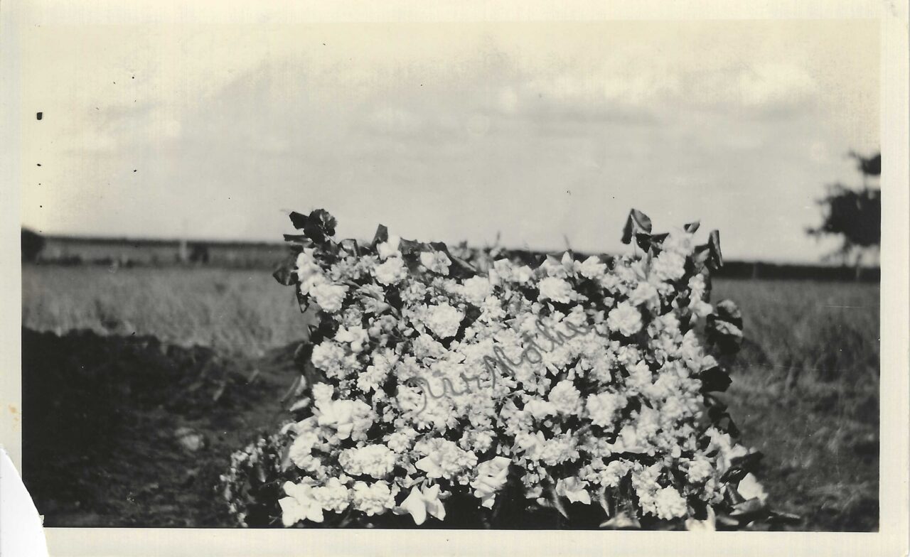 1922 - Flowers on Sallie Elizabeth Hayes Gravesite