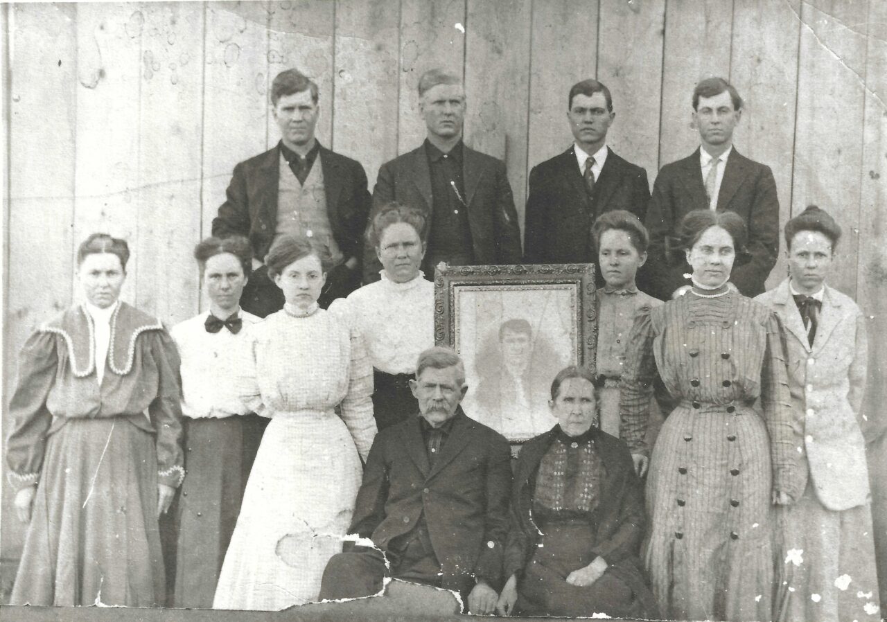 1909 - DF Robertson family