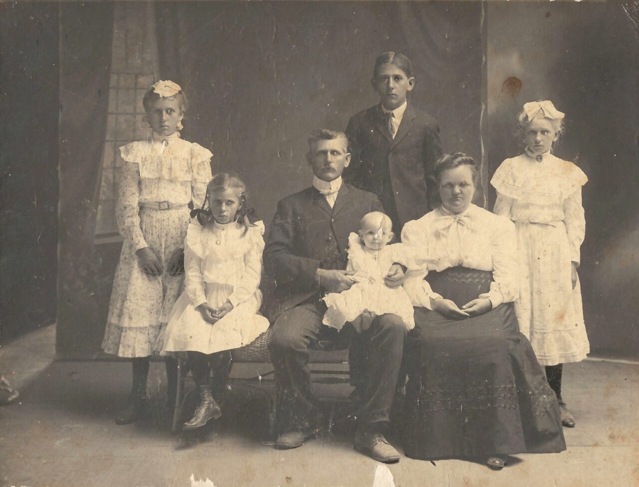 1917 - Andrew Robertson family